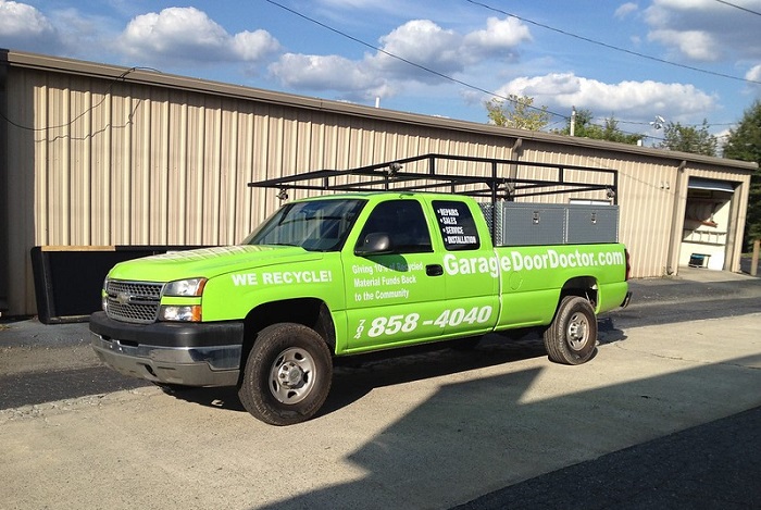 track_vehicle_lettering_and_wraps.jpg