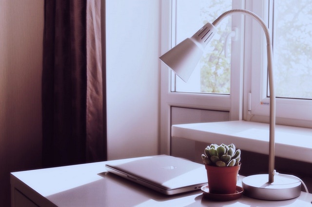 writers_gift_desk_lamp.jpg